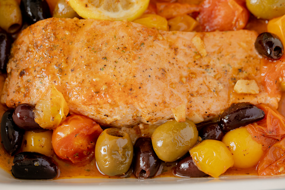 Salmon with Cherry Tomatoes and Baby Spinach (or Olives!) - Dawat Dil